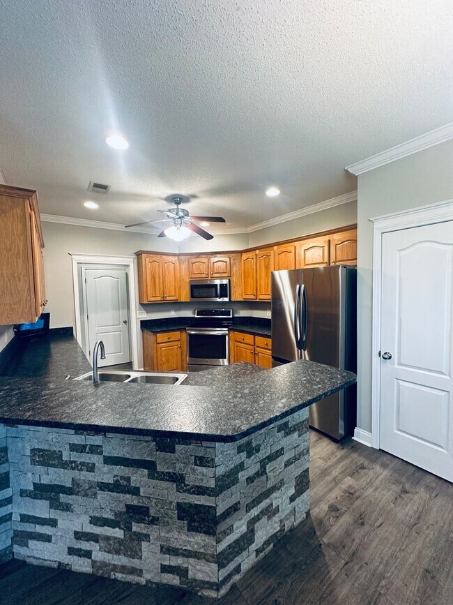 Building Photo - 406 Brookewater Ln