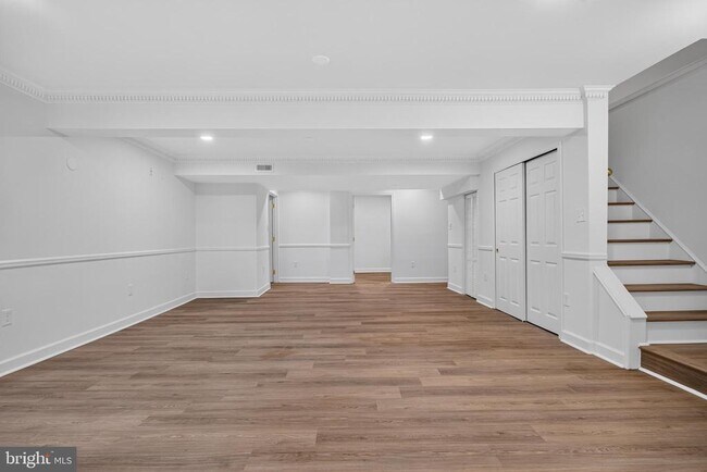 Building Photo - 221 Spring Race Ct