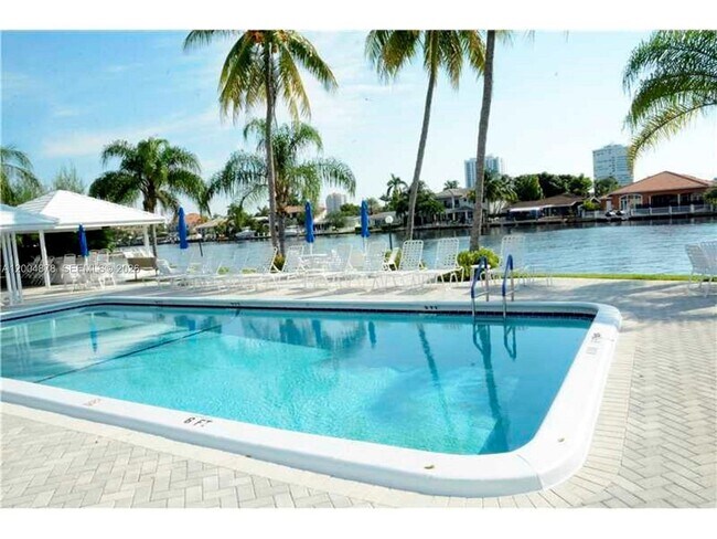 Building Photo - 6207 Bay Club Dr