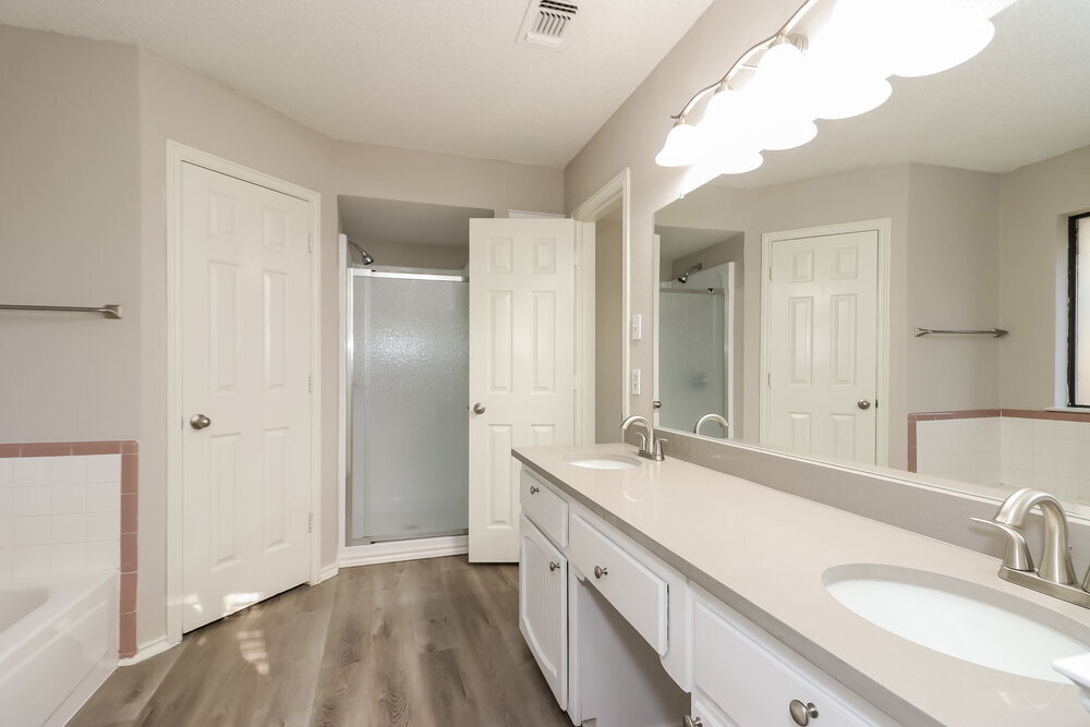 Building Photo - 6216 N Park Dr