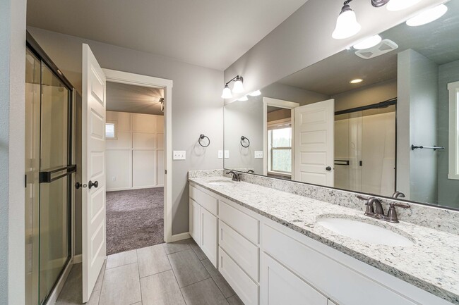 Building Photo - Stunning Salmon Creek Gem for Rent! - 3 Be...