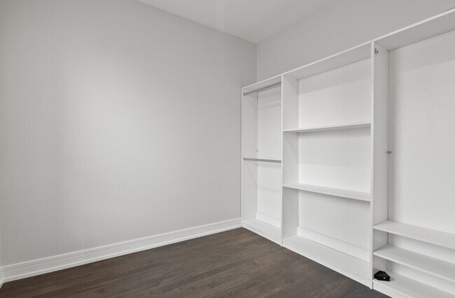 Building Photo - 1321 S Lawndale Ave