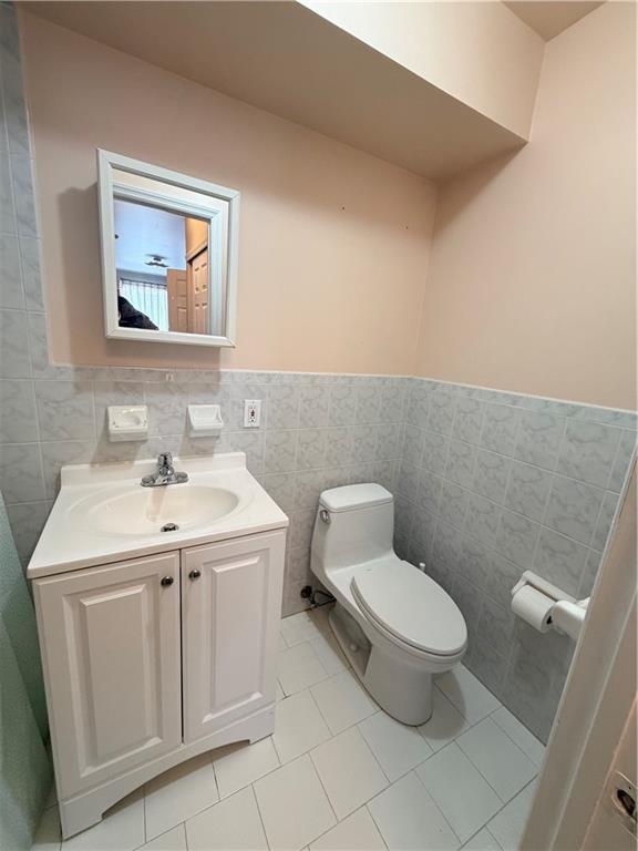 Building Photo - 8669 Bay 16th St