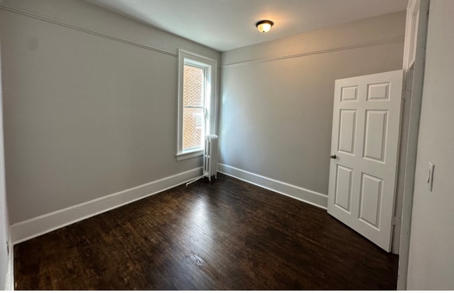 1st Bedroom - 1325 W Mineral St