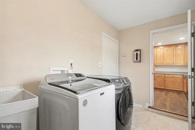 Building Photo - 2113 Matthew Ln