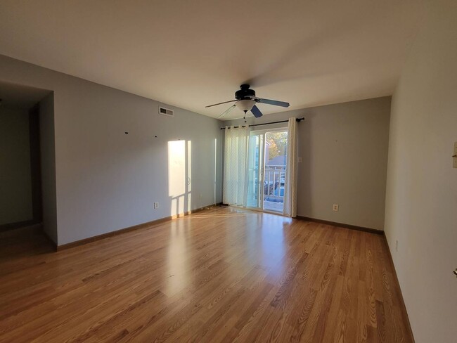 Building Photo - Spacious Open Floor Plan in the Popular Tr...