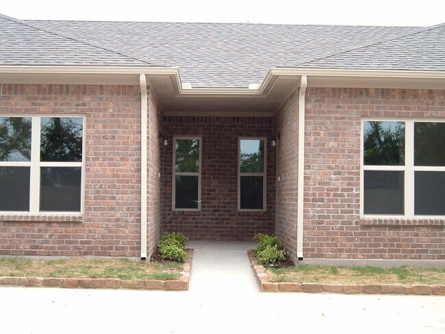 Primary Photo - 224S.LINE102