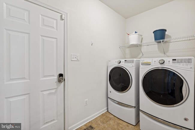 Building Photo - 2201 Monticello Ct