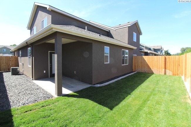 Building Photo - 3 Bed/2.5 Bath Townhouse in Kennewick