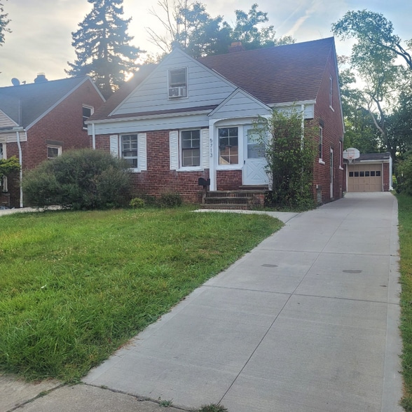 Primary Photo - 5713 South Blvd