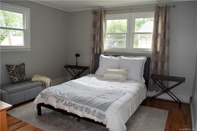 Building Photo - Lovely 3 Bedroom 2 Bathroom Single Family Home In Desirable West Hartford