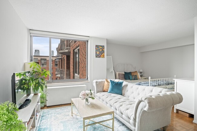 Building Photo - 2 S End Ave