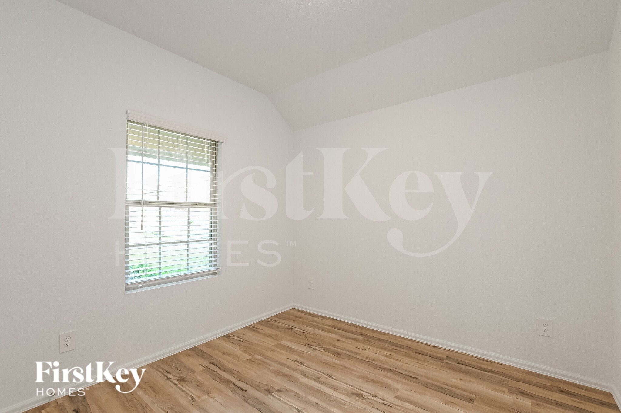 Building Photo - 18435 Summit Ranch Dr