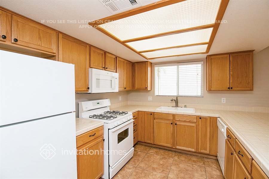 Building Photo - 1628 Sun Canyon Ct