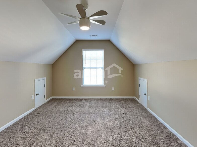Building Photo - 113 Pin Oak Ct