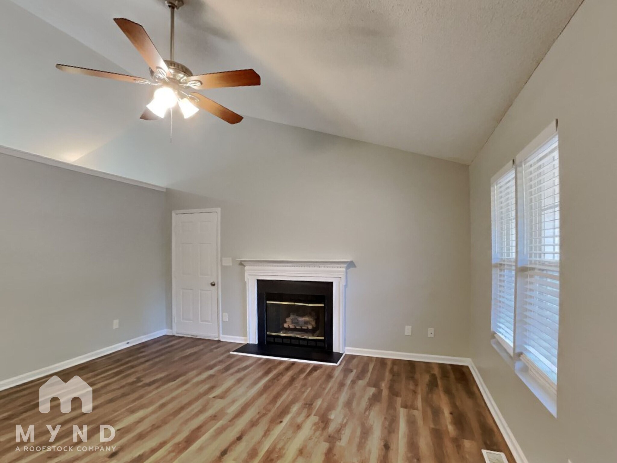 Building Photo - 7001 Lazy Breeze Cir