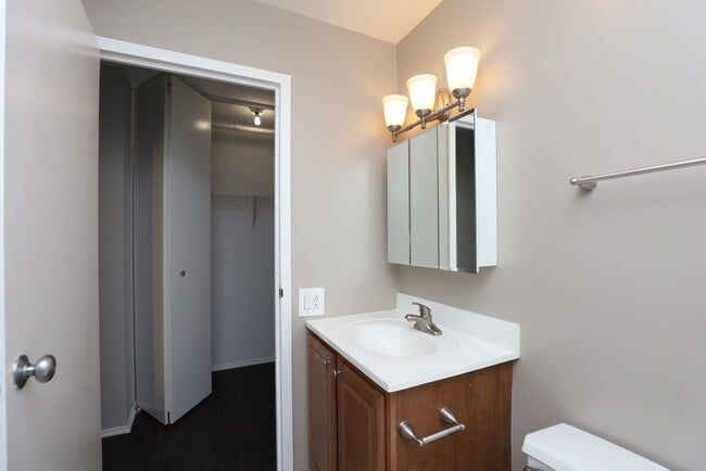 Building Photo - 4334 N Hazel St