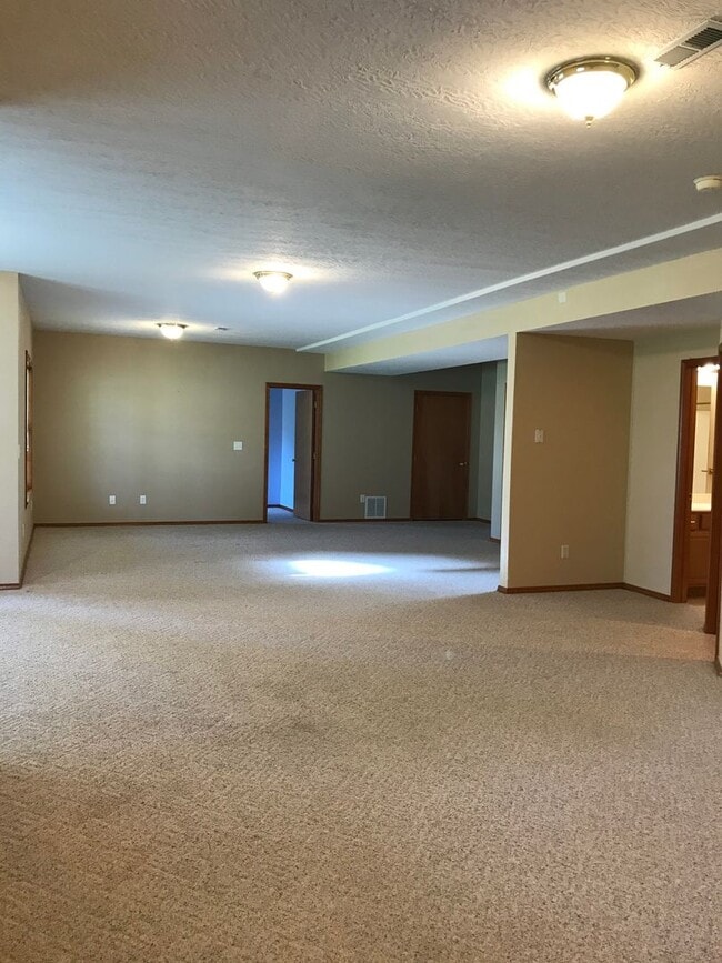 Building Photo - Walkout Basement Home Must See