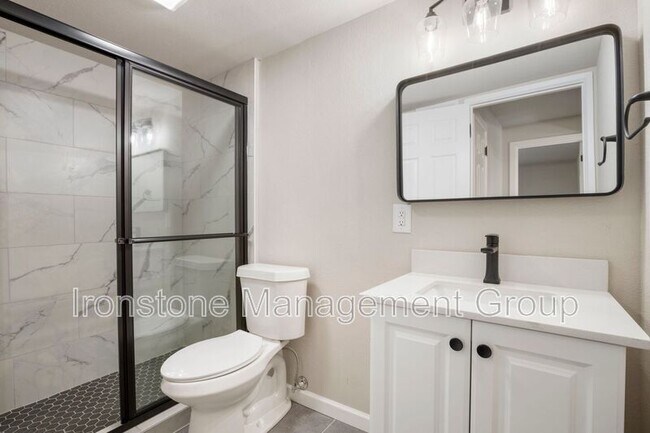 Building Photo - 2618 E 8th St