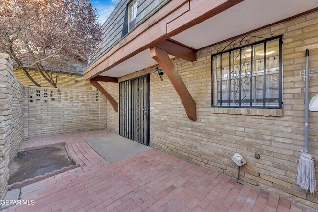 Building Photo - 350 Thunderbird Dr