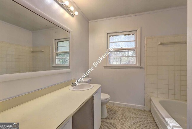 Building Photo - 4455 Fairfax Dr