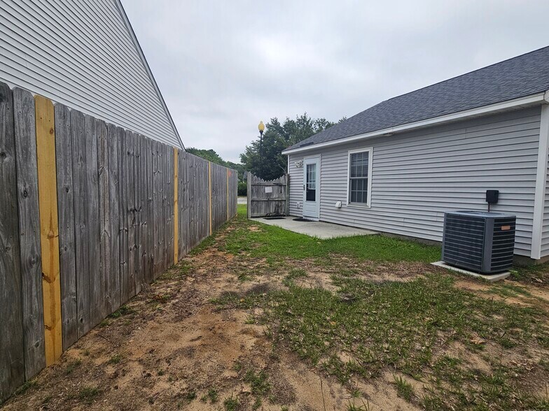 Building Photo - 834 Southern Charm Dr