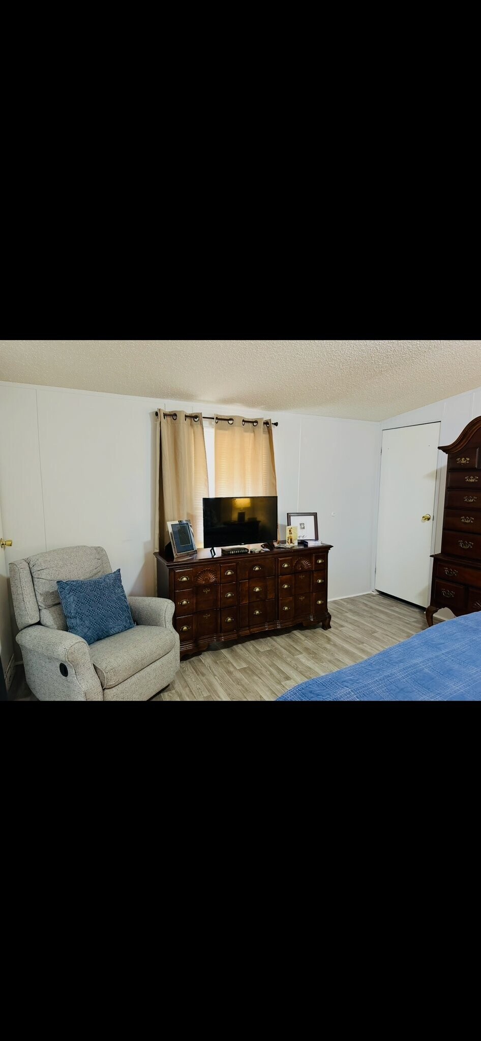 Building Photo - 204 Meadow Lark Dr