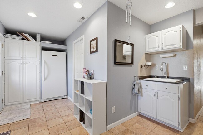 Building Photo - 3115 Hogan Ct