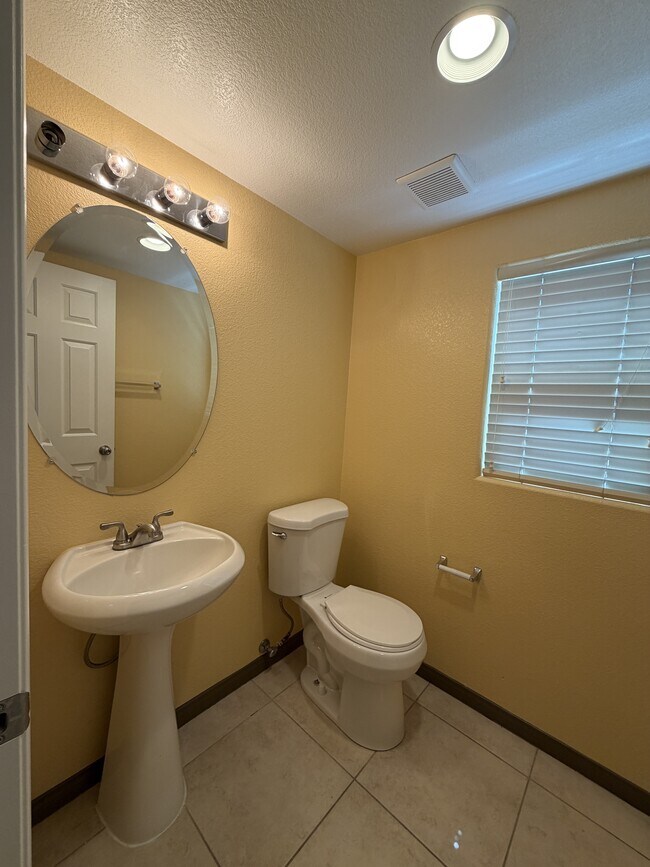 Building Photo - 10811 Ackers Dr