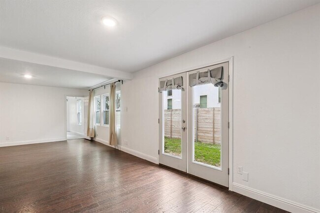 Building Photo - 2814 Gonzales St