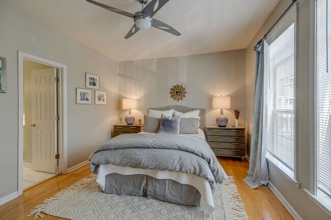 Building Photo - FULLY FURNISHED 2 BED 2 BATH TOWNHOME IN GREENHILLS $2500 PER MONTH.