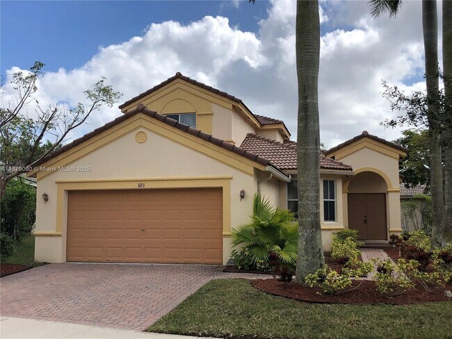 Primary Photo - 693 Live Oak Ln