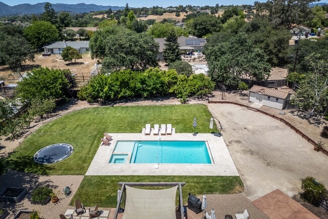 Building Photo - 1221 N Refugio Rd
