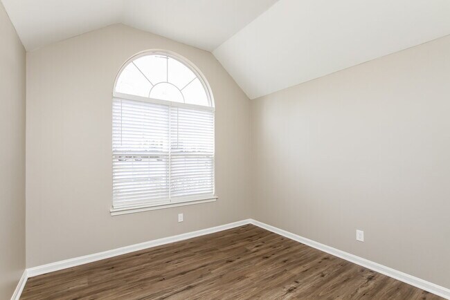 Building Photo - 505 Lisa Carol Dr