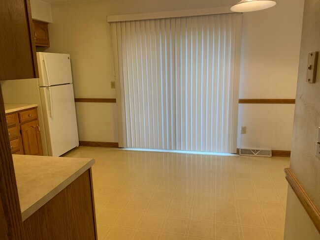 Dining area in kitchen - 2901 Lena Ct