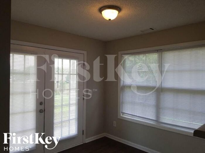 Building Photo - 1305 St Isabella Ct