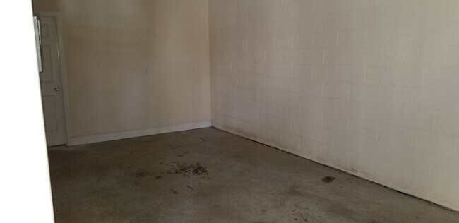 Building Photo - 300 Sea Knight Ln