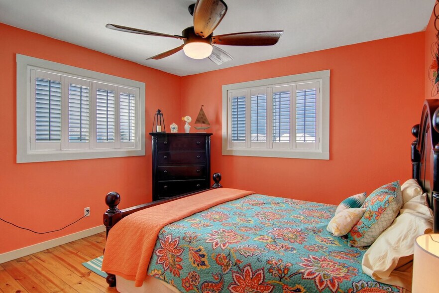 Building Photo - 395 Paradise Pointe Dr