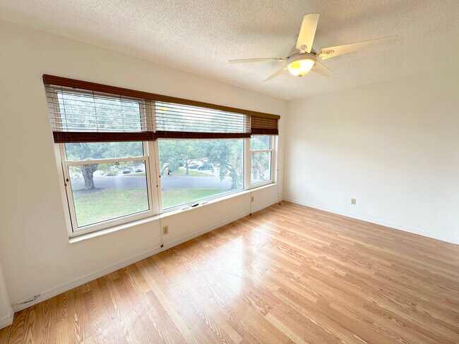 Building Photo - 2383 Netherlands Dr