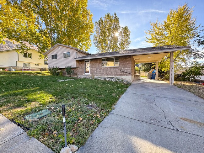 Primary Photo - 1340 E Navajo Dr