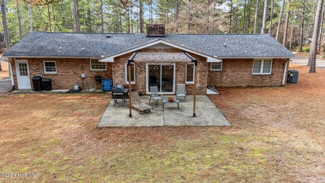 Building Photo - 85 Pine Lake Dr