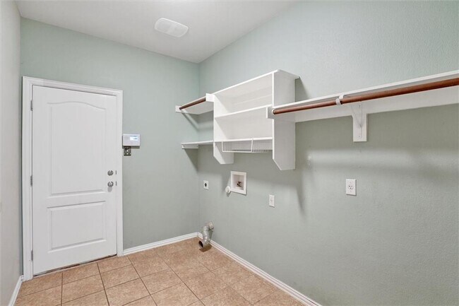 Building Photo - 2001 Singing Hls