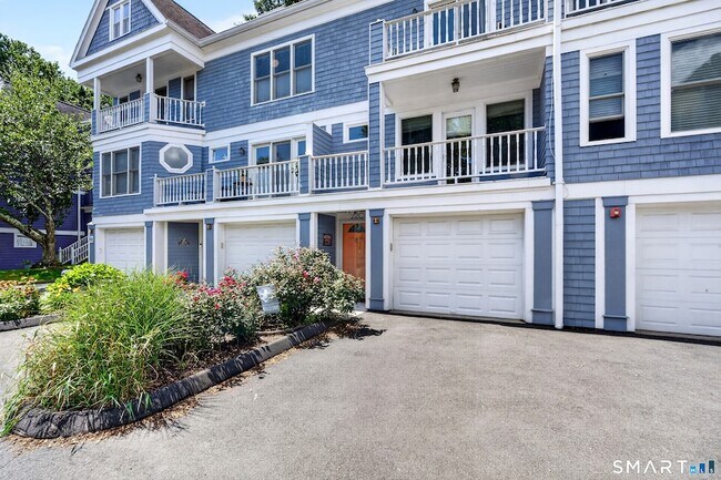 Building Photo - 22 Seabreeze Ave