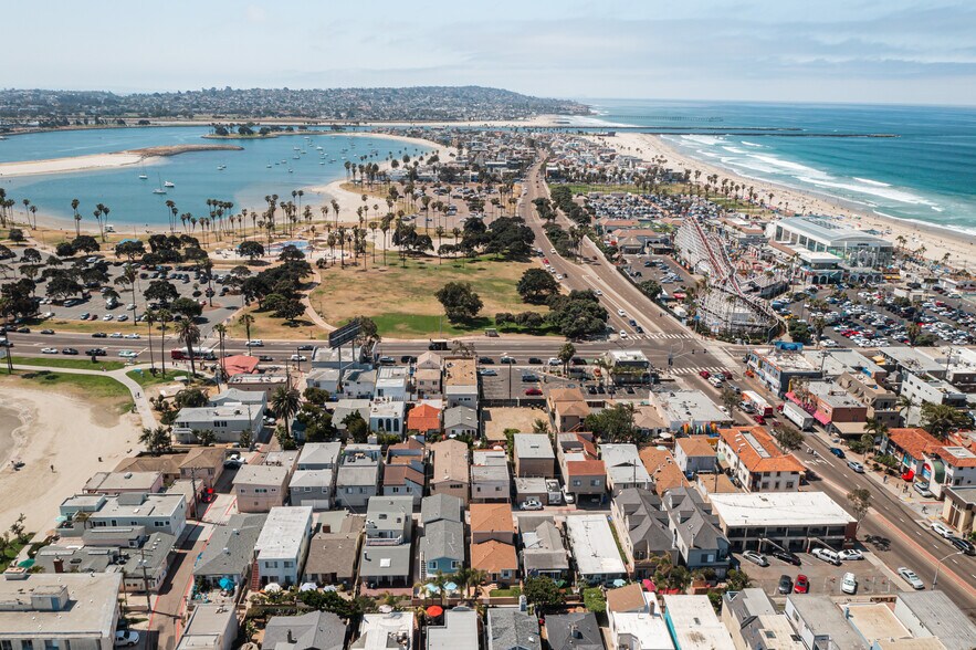 Building Photo - 734 Jersey Ct