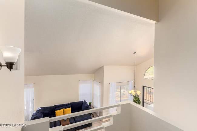 Building Photo - 10472 N Fair Mountain Dr