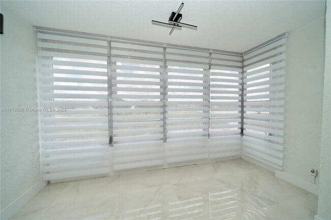 Building Photo - 2551 Aragon Blvd