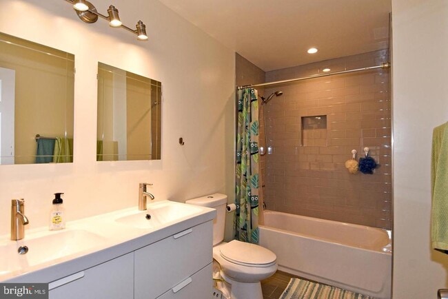 Building Photo - 5449 Grove Ridge Way