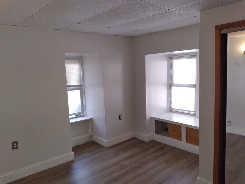 Building Photo - 637 Lincoln St