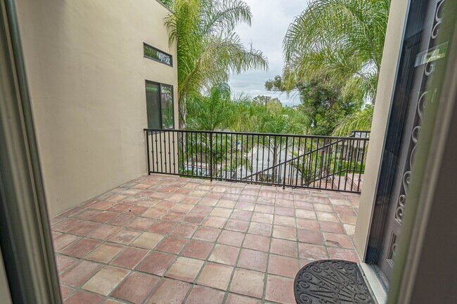 Building Photo - Woodland Hills Single Story 3 Bedroom Home...