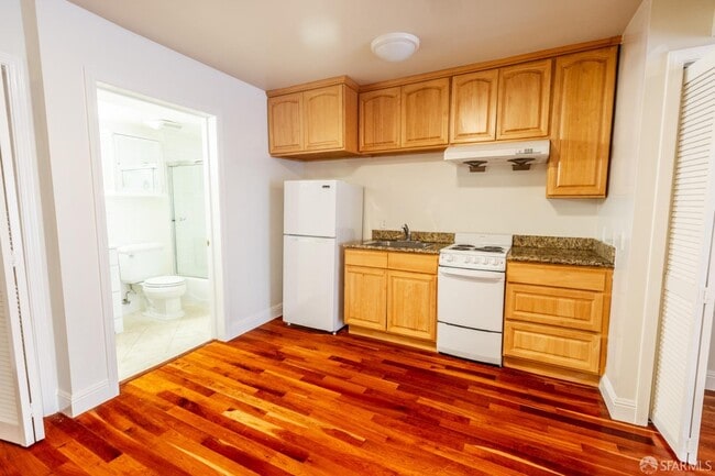 Building Photo - 219 St Charles Ave